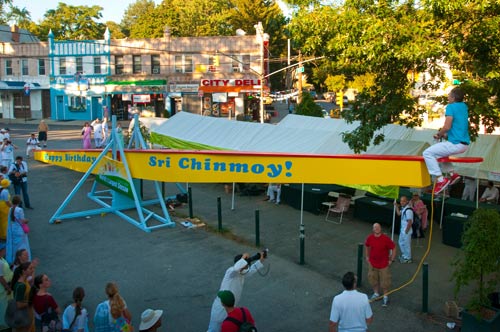 Largest-See-Saw-by-Ashrita-Furman-(on-top-right-of-see-saw)